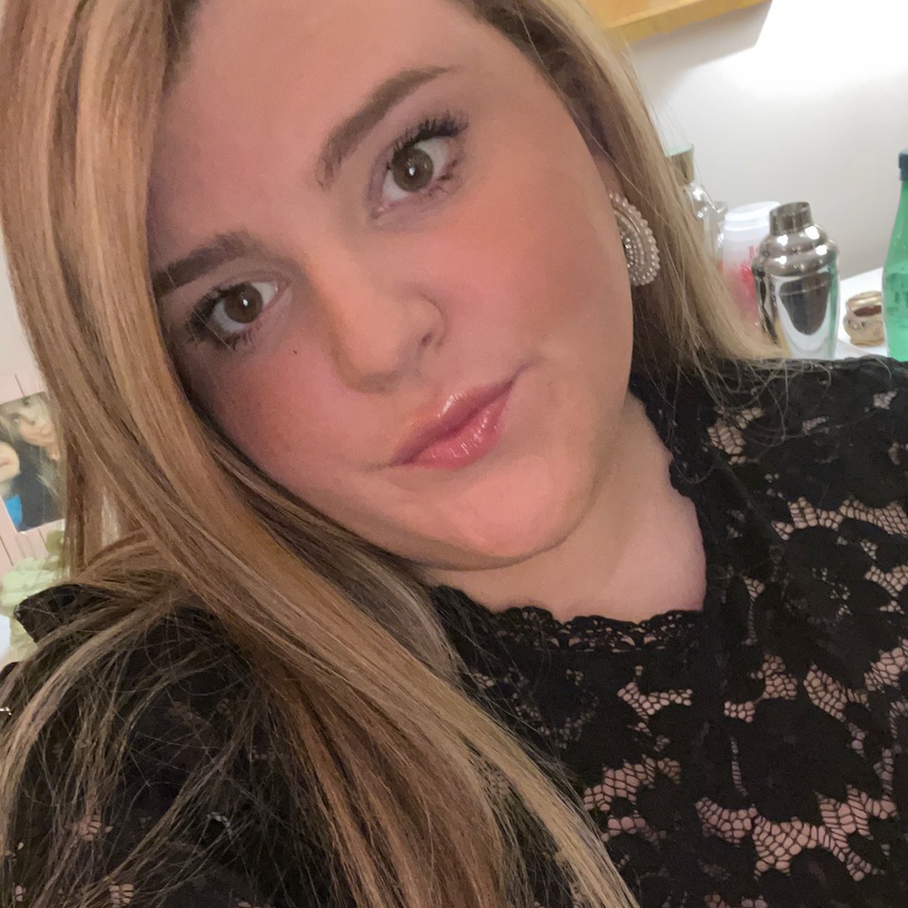 Meet your Posher, Elise